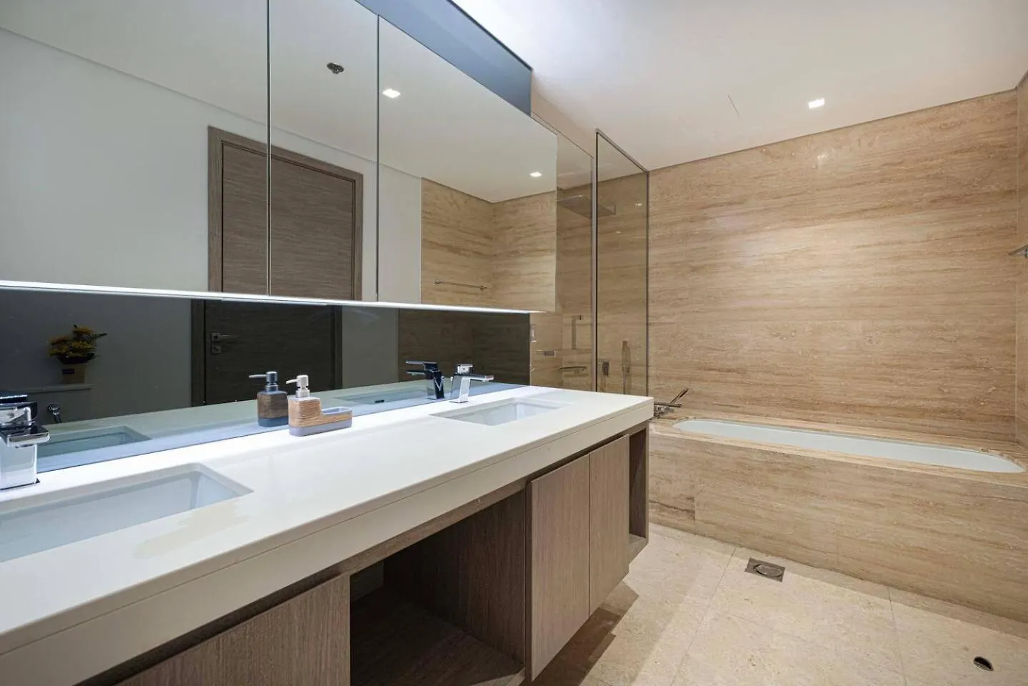 Luxe 1Br Burj View 10 Min Walk To Dubai Mall Apartment